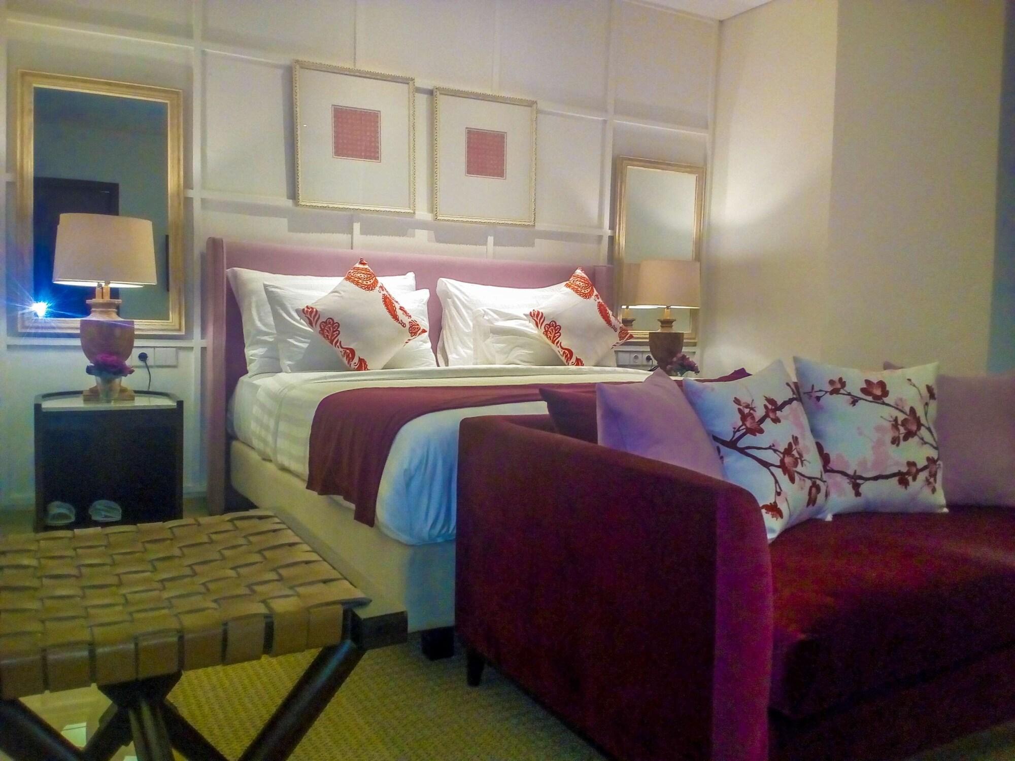M Hotel סורונג מראה חיצוני תמונה