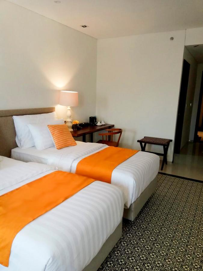 M Hotel סורונג מראה חיצוני תמונה