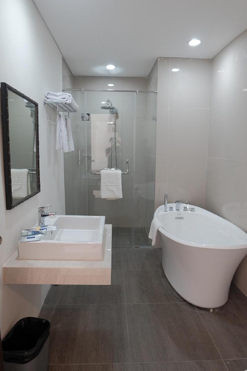 M Hotel סורונג מראה חיצוני תמונה