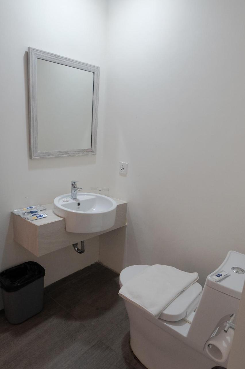 M Hotel סורונג מראה חיצוני תמונה