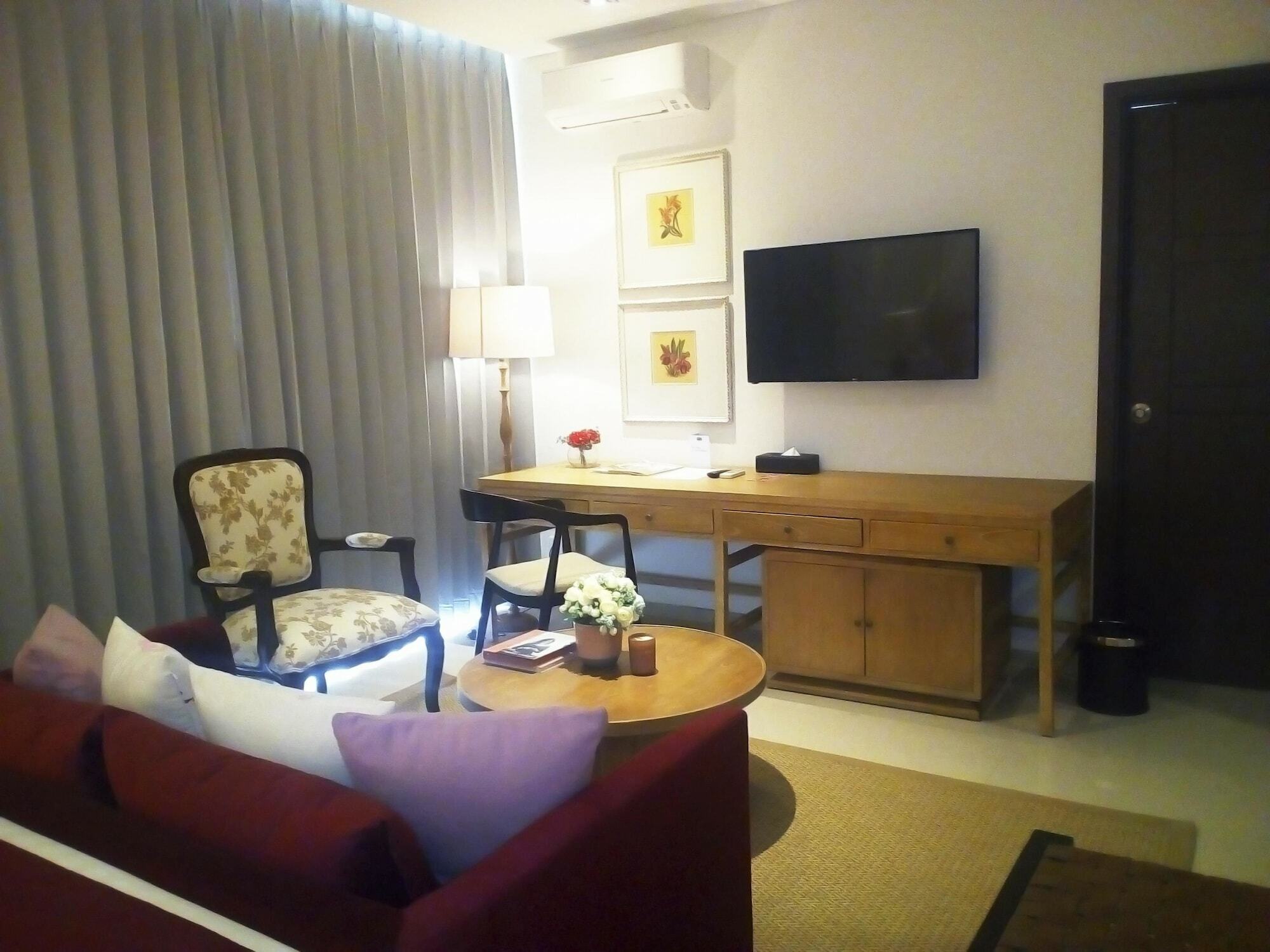 M Hotel סורונג מראה חיצוני תמונה