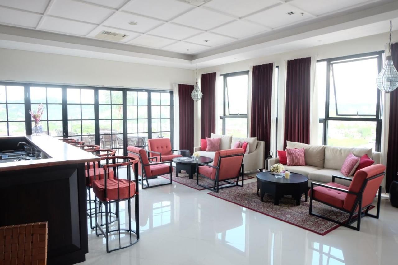 M Hotel סורונג מראה חיצוני תמונה